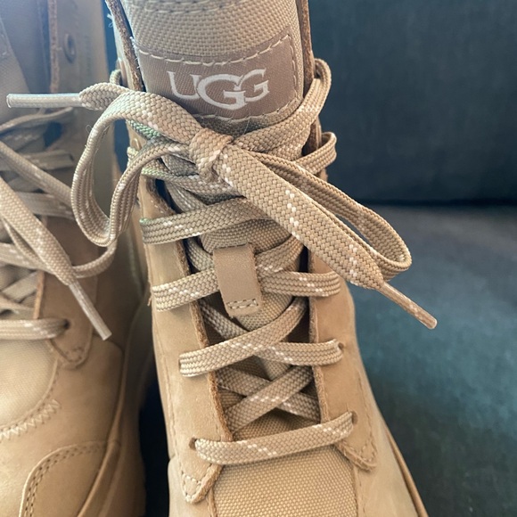 BRAND NEW never worn UGG hiking boots.  Size 6.5 - Picture 3 of 7